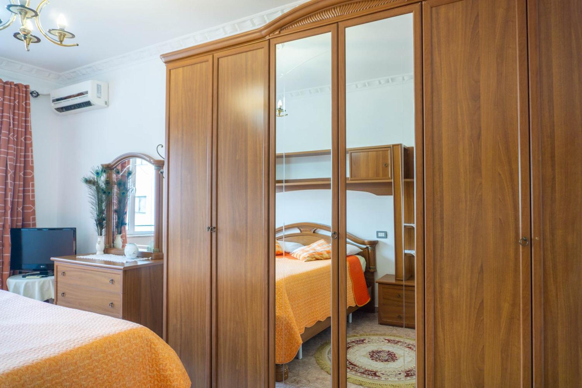 Bllok Bright Private Bedrooms With Private Bathroom On Shared Apartment Tirana Exterior foto